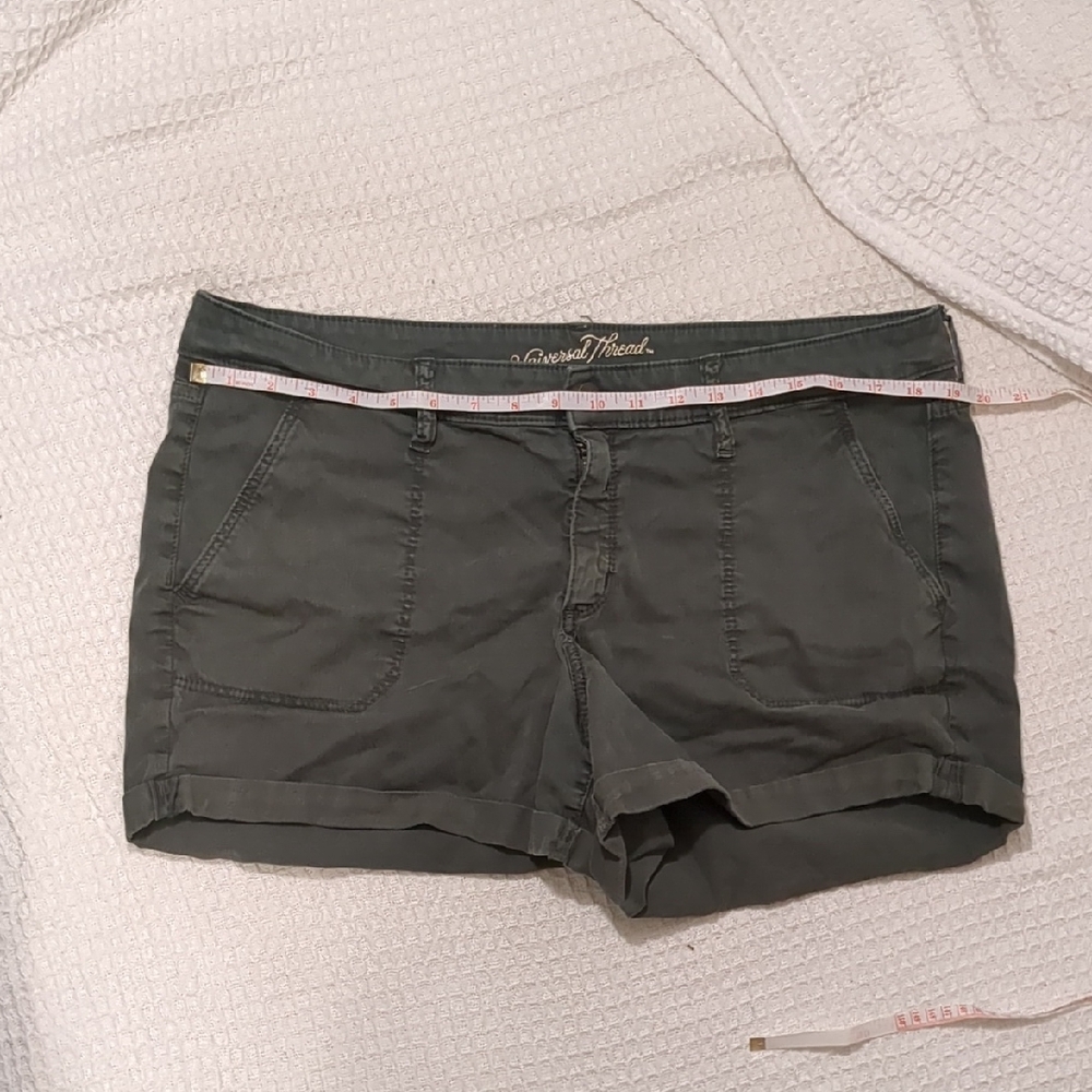Universal Thread Olive Cargo Shorts